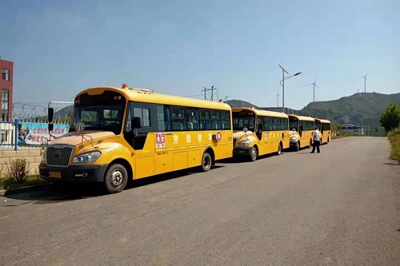 4小時(shí)工作制，雙休寒暑假，校車駕駛員等你來